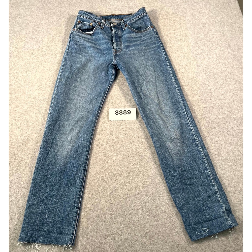 Levi's Straight Leg Women's Jeans in Medium Blue Wash